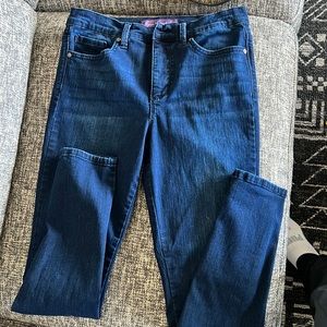 Size 6 stretchy skinny Jean